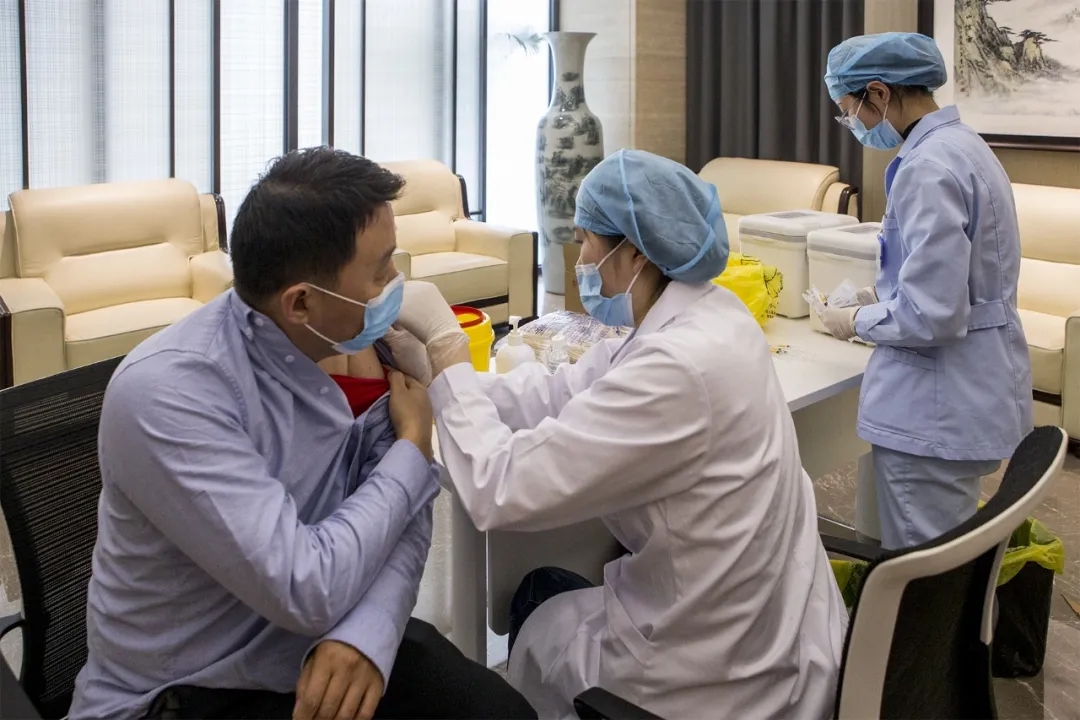 疫苗接種進(jìn)企業(yè)，貼心服務(wù)暖人心